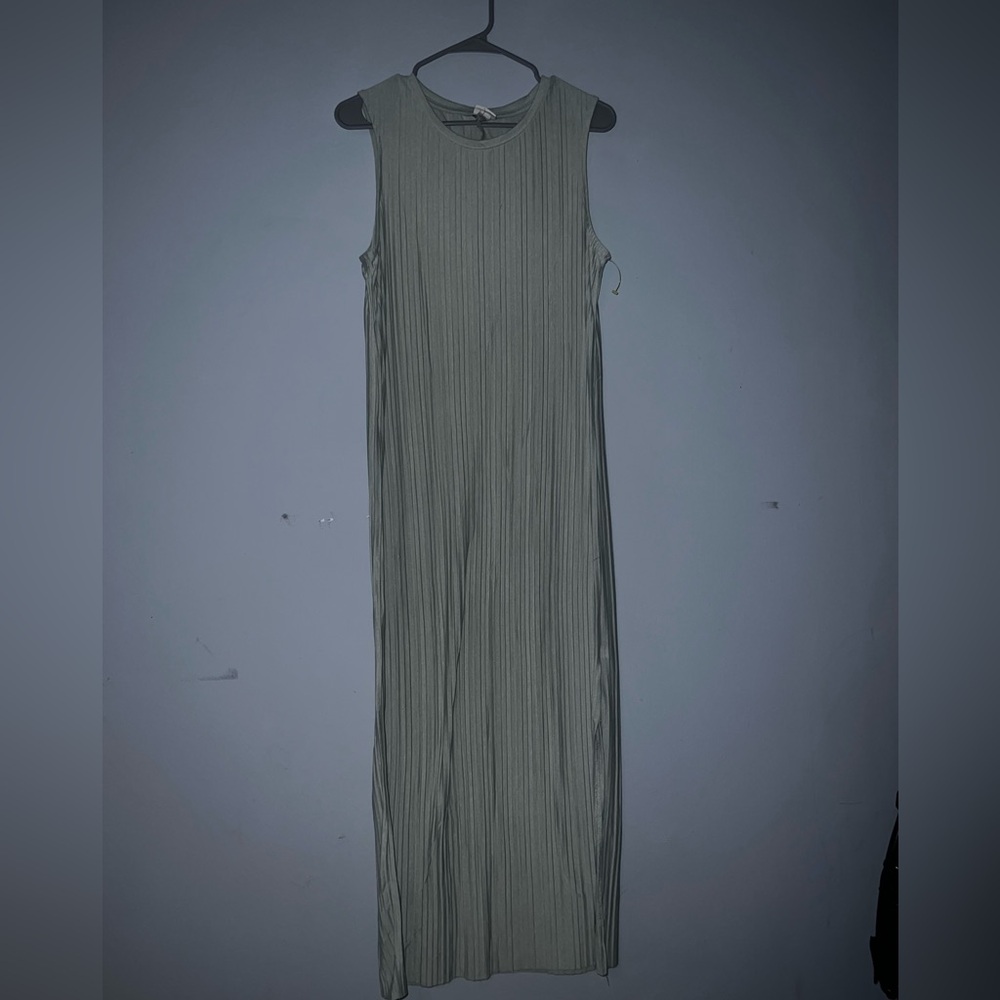 A new day pleated maxi dress sage green size small